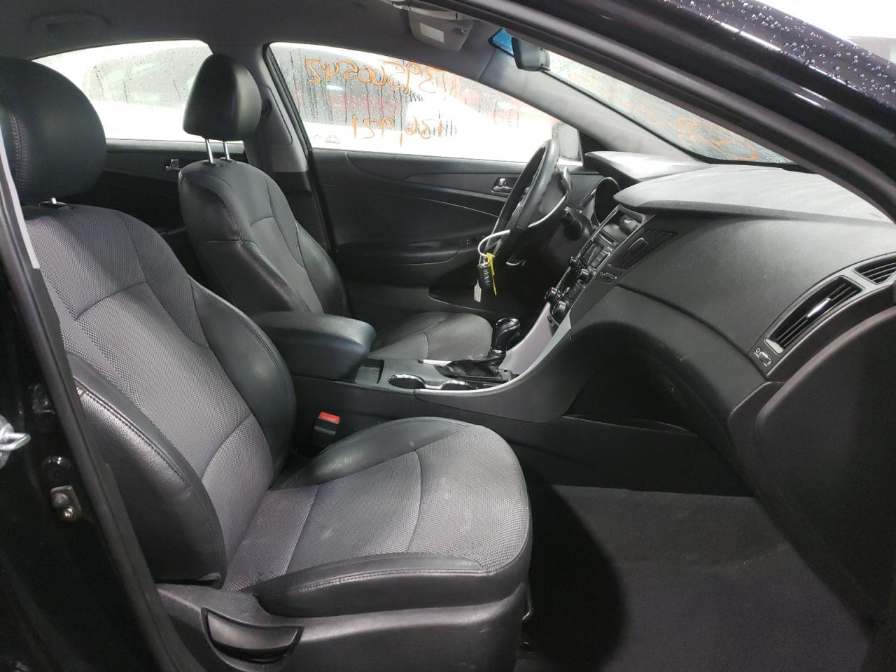 Photo 5 from auction – 2011 HYUNDAI SONATA SE with VIN 5NPEC4AC8BH123886
