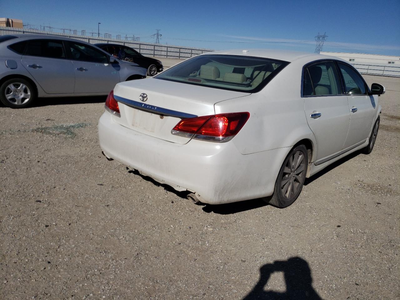 Foto 4 de la subasta – 2011 TOYOTA AVALON BAS con VIN 4T1BK3DB7BU380722