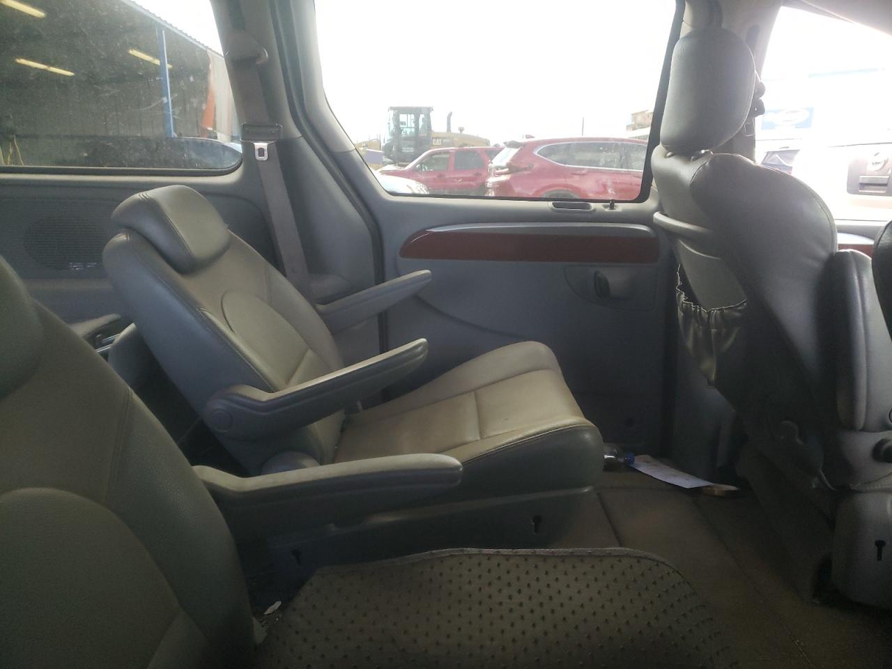 Photo 6 from auction – 2006 CHRYSLER TOWN & COU with VIN 2A8GP64L76R924489