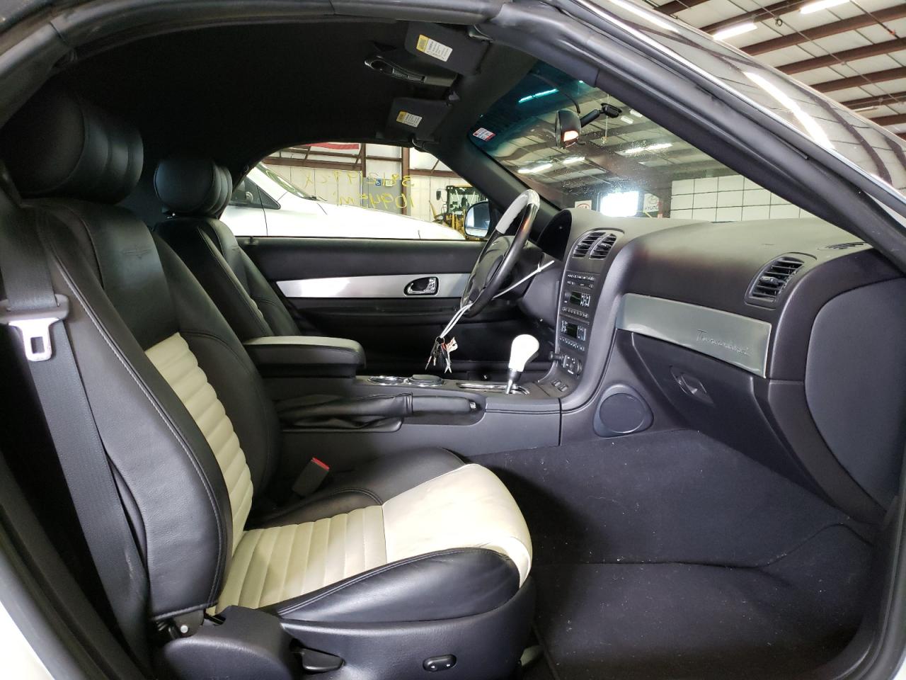Photo 5 from auction – 2003 FORD THUNDERBIR with VIN 1FAHP60A33Y112328