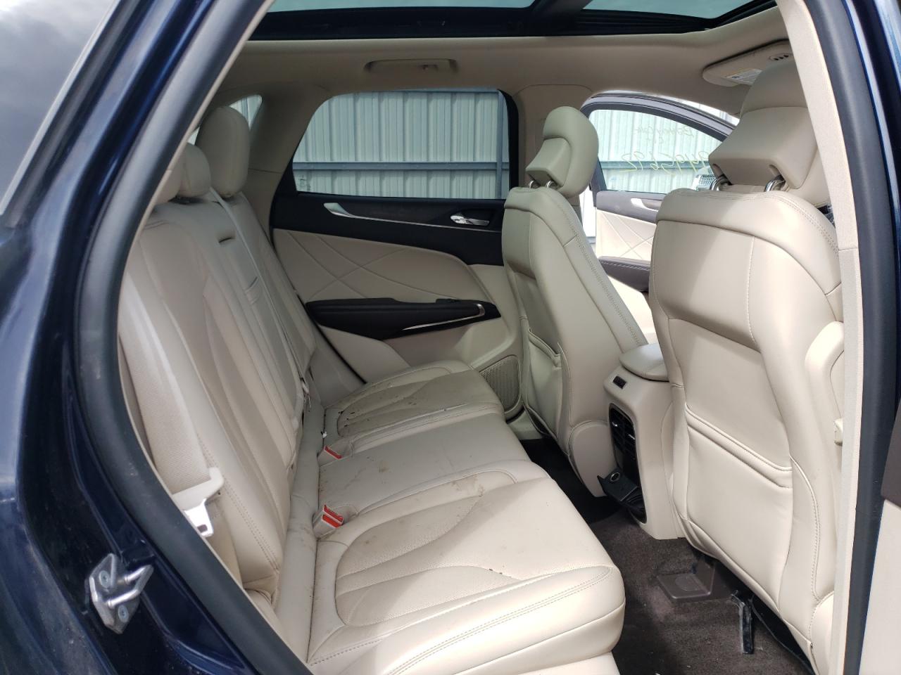 Photo 6 from auction – 2017 LINCOLN MKC RESERV with VIN 5LMCJ3D93HUL45430