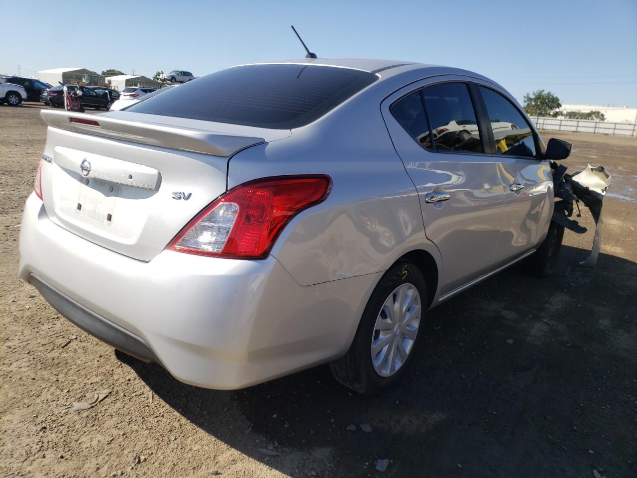Photo 4 from auction – 2018 NISSAN VERSA S with VIN 3N1CN7AP8JL843552