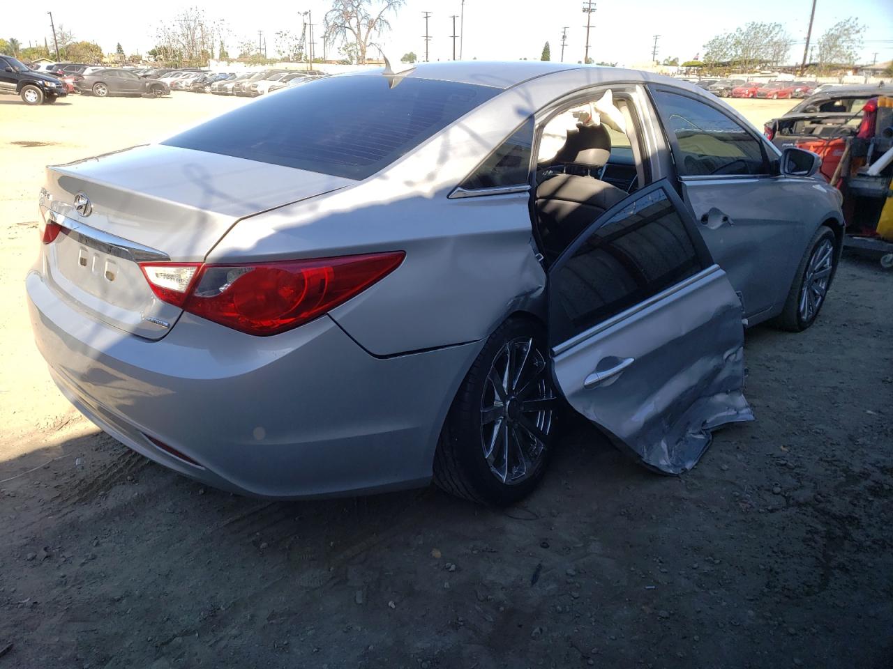 Photo 4 from auction – 2011 HYUNDAI SONATA SE with VIN 5NPEC4AC1BH271569