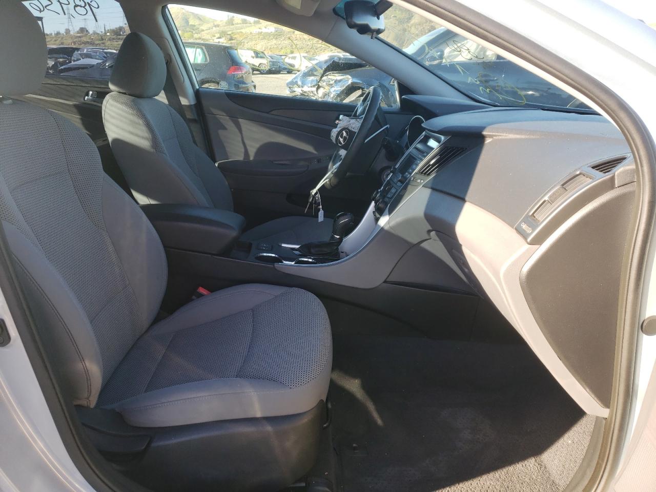 Photo 5 from auction – 2014 HYUNDAI SONATA GLS with VIN 5NPEB4AC4EH882087