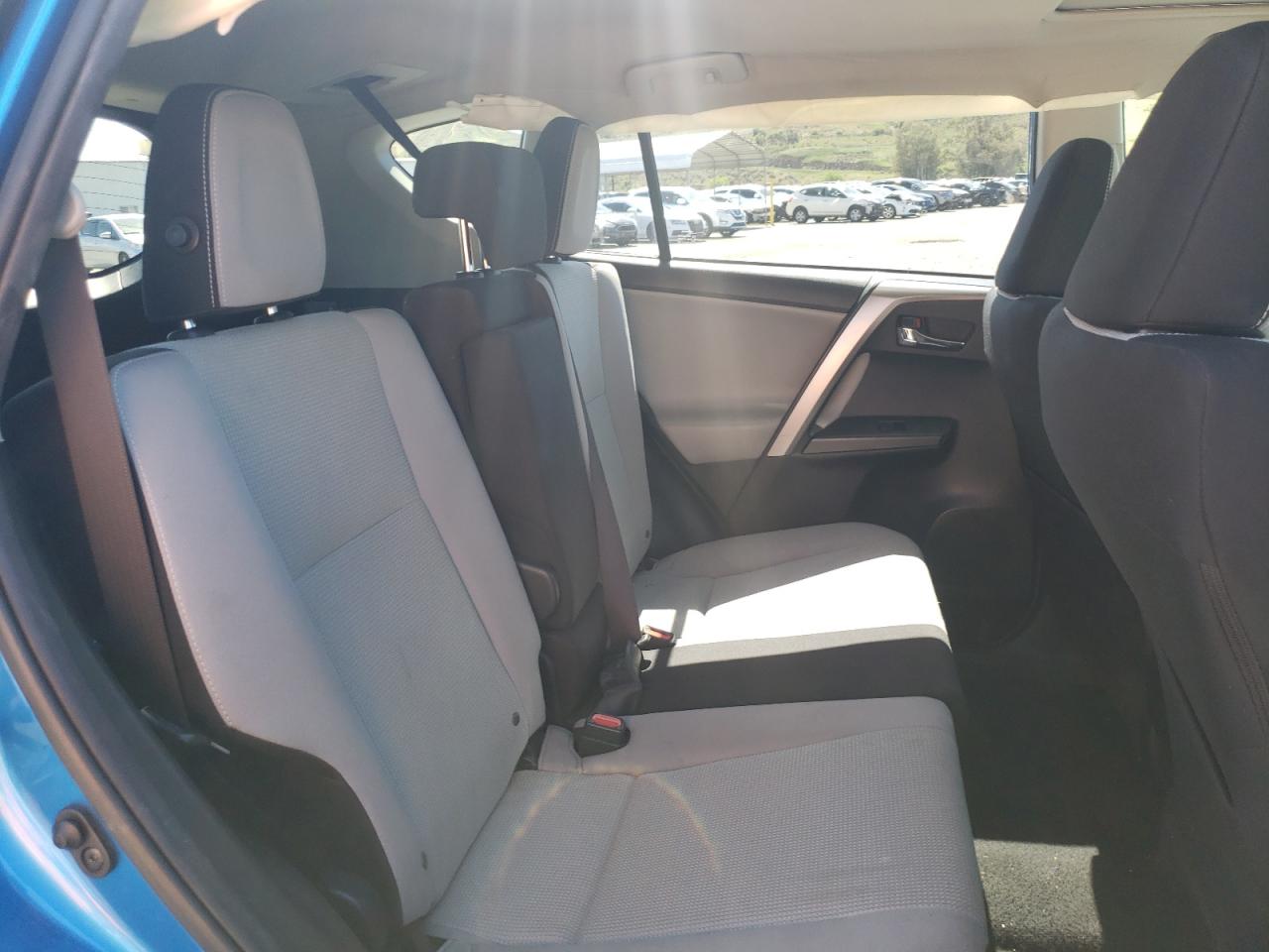 Photo 6 from auction – 2017 TOYOTA RAV4 XLE with VIN JTMWFREV7HJ149299