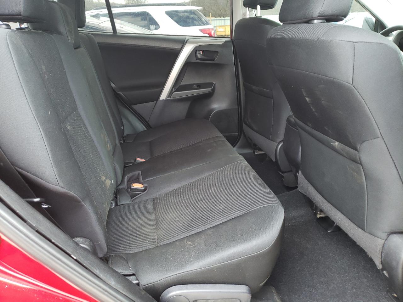 Photo 6 from auction – 2018 TOYOTA RAV4 LE with VIN 2T3BFREV6JW736650