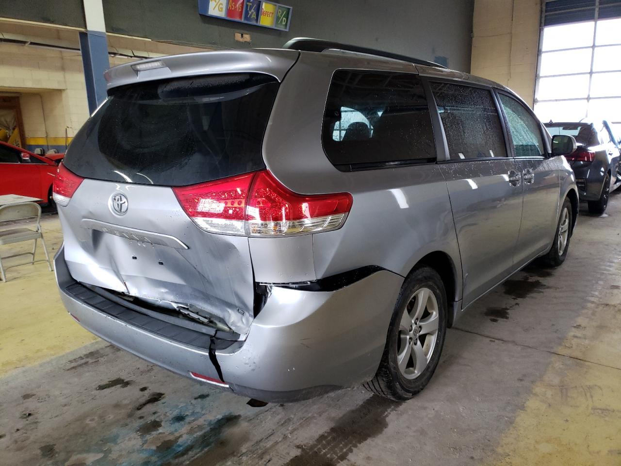 Photo 4 from auction – 2011 TOYOTA SIENNA LE with VIN 5TDKK3DC3BS002687