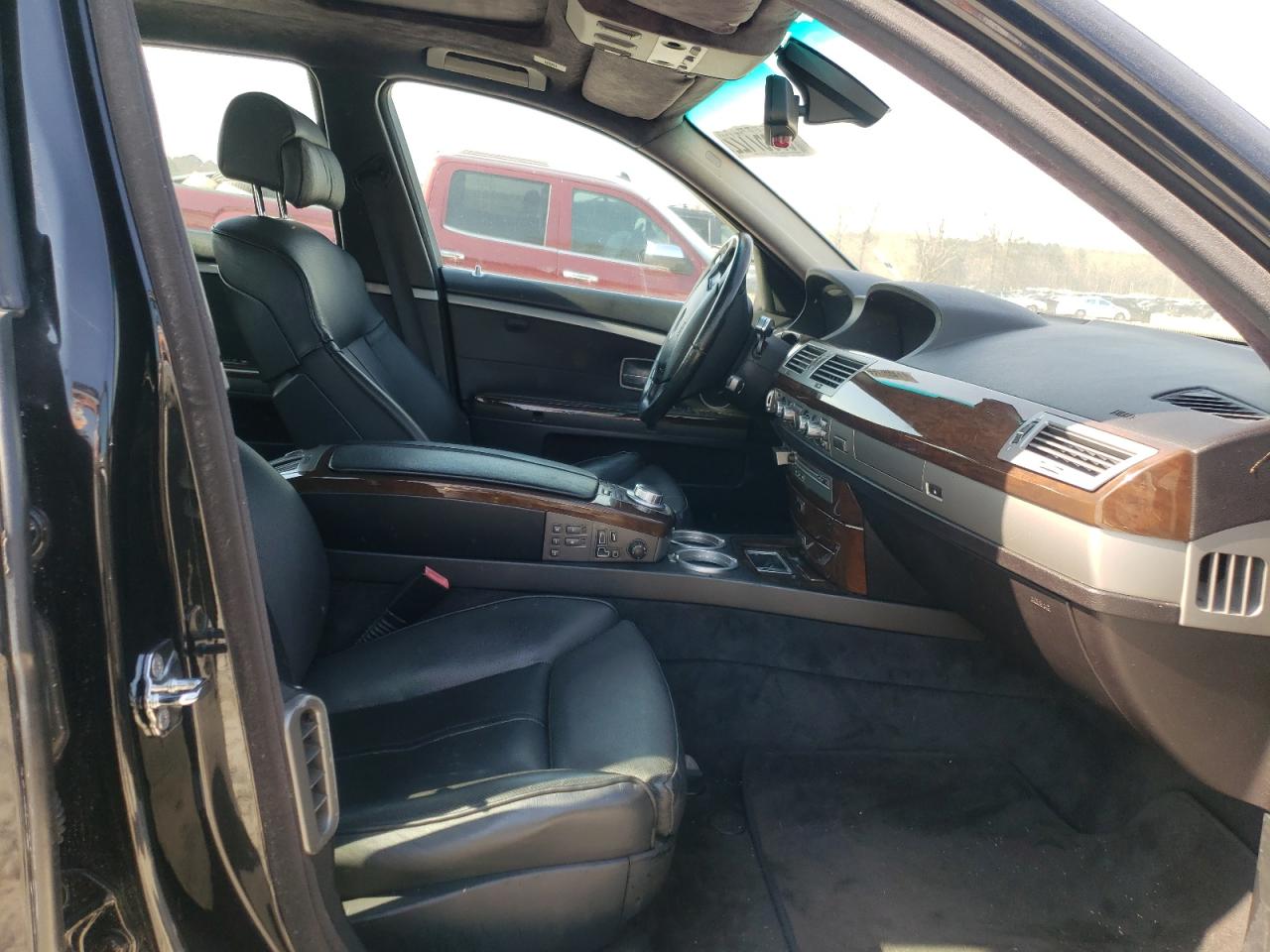 Photo 5 from auction – 2006 BMW 750 LI with VIN WBAHN83506DT34277