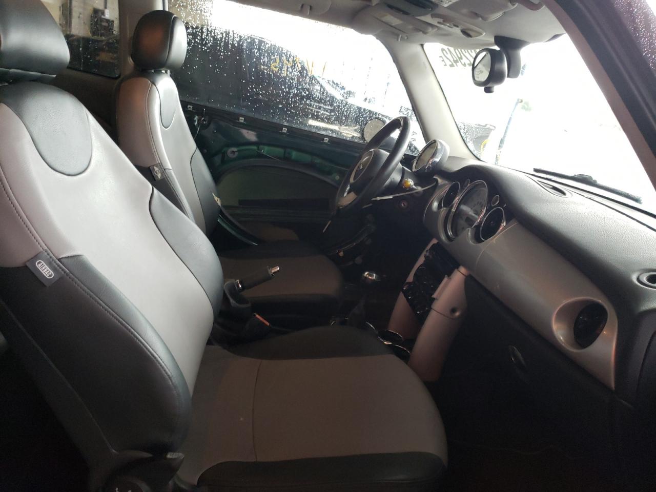 Photo 5 from auction – 2006 MINI COOPER with VIN WMWRC33536TK67712