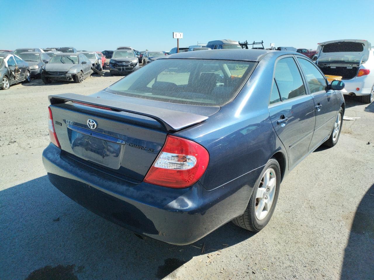 Photo 4 from auction – 2002 TOYOTA CAMRY LE with VIN JTDBE32K220058267