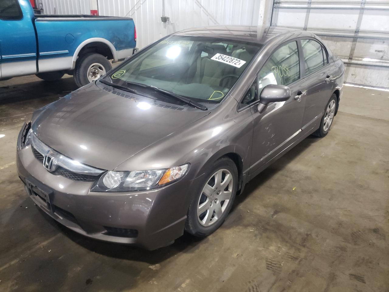 Photo 2 from auction – 2010 HONDA CIVIC LX with VIN 19XFA1F52AE038239