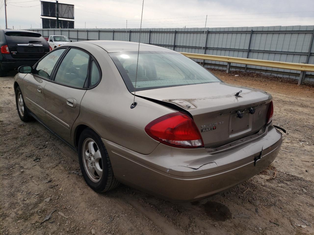 Foto 3 de la subasta – 2004 FORD TAURUS LX con VIN 1FAFP52U04A107462