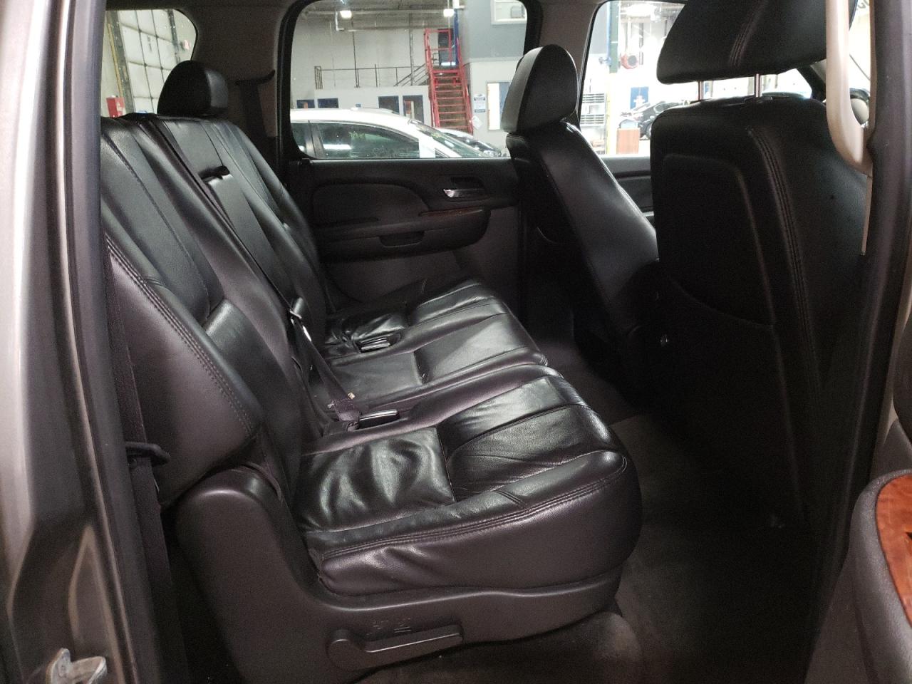 Photo 6 from auction – 2007 CHEVROLET SUBURBAN K with VIN 1GNFK16337R385255