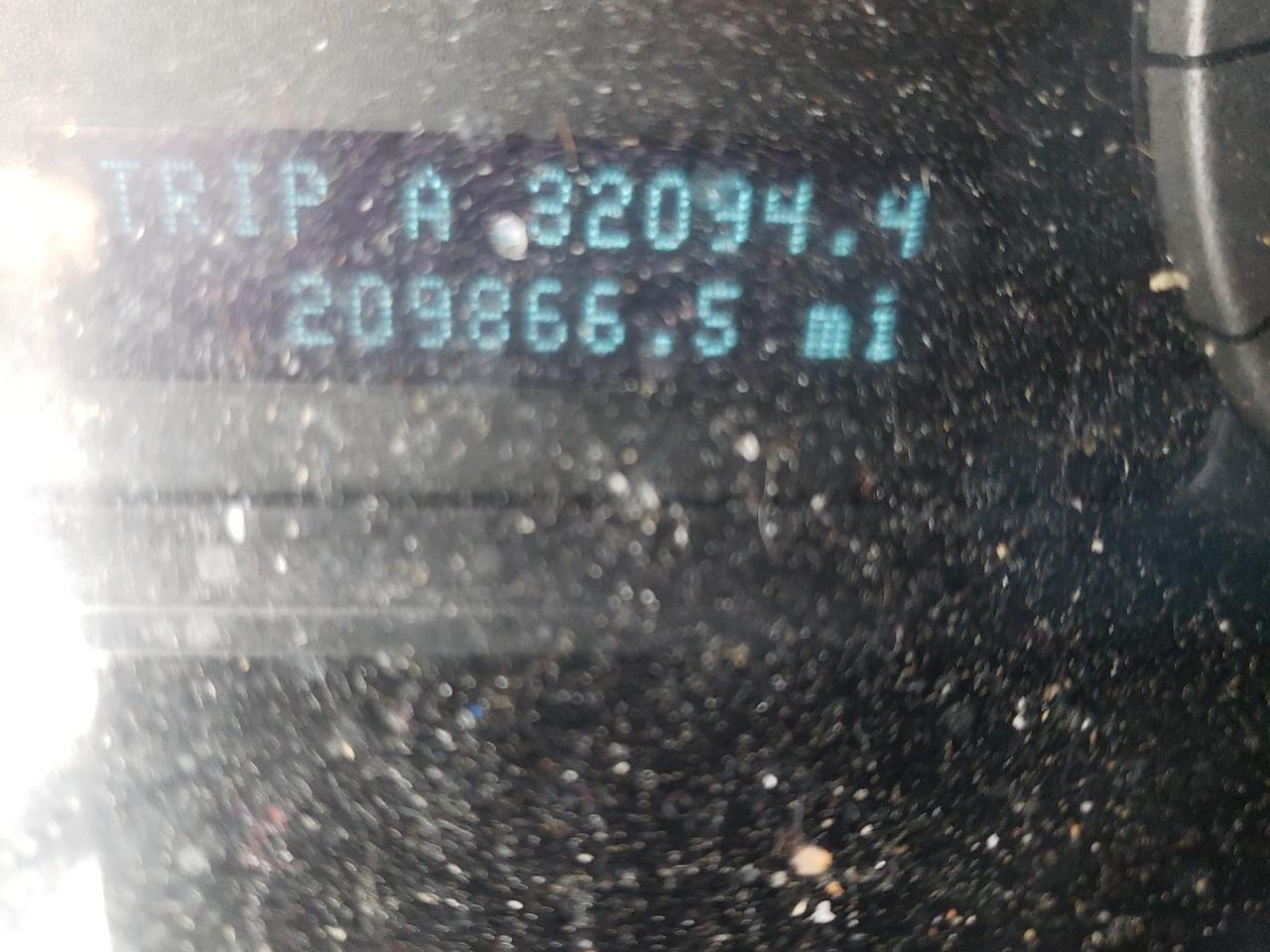 Photo 8 from auction – 2009 FORD ESCAPE LIM with VIN 1FMCU94G09KA02843