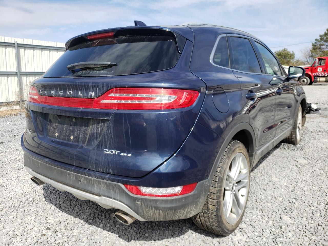 Photo 4 from auction – 2017 LINCOLN MKC RESERV with VIN 5LMCJ3D93HUL45430
