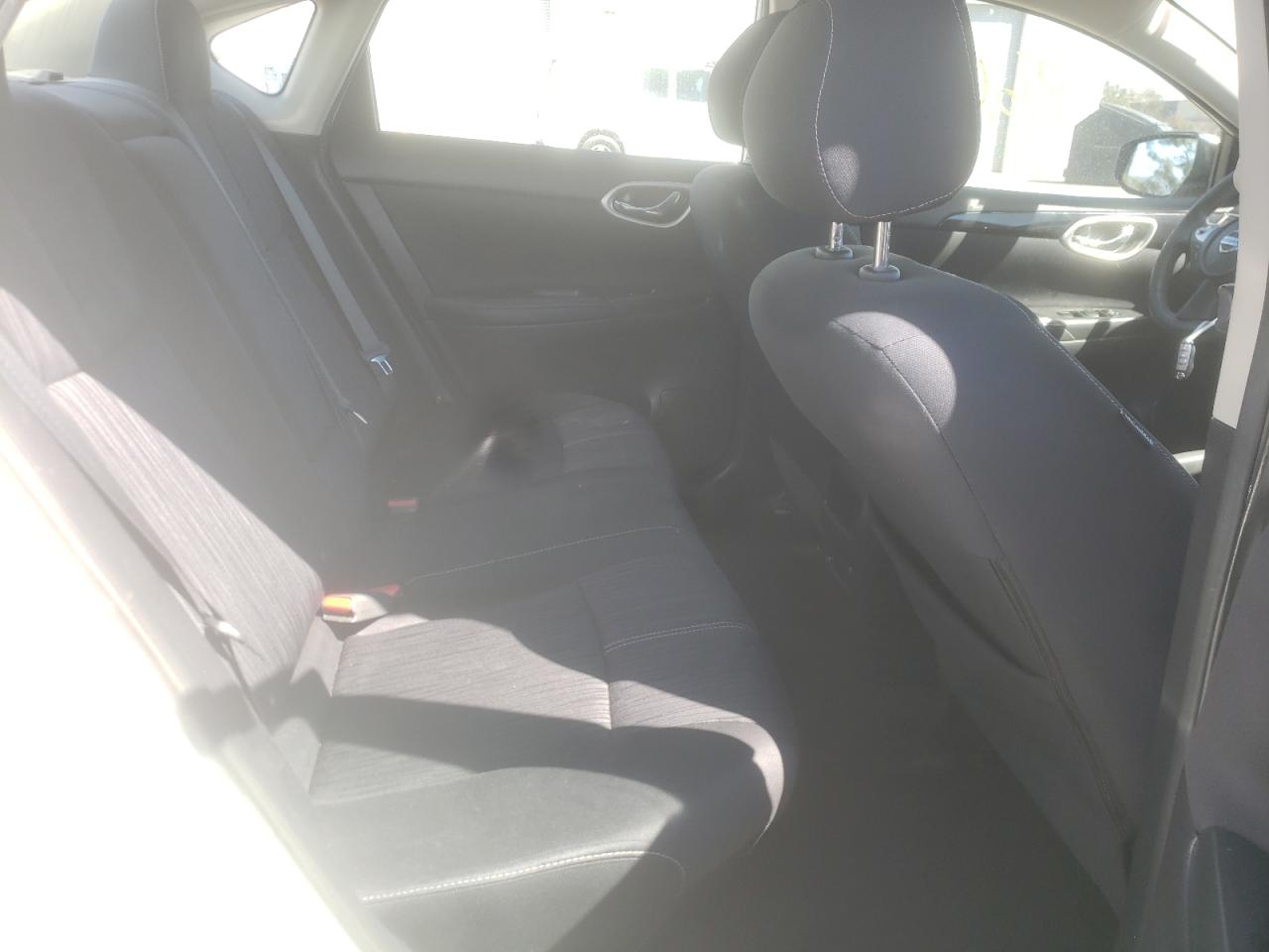 Photo 6 from auction – 2016 NISSAN SENTRA S with VIN 3N1AB7AP3GL663789