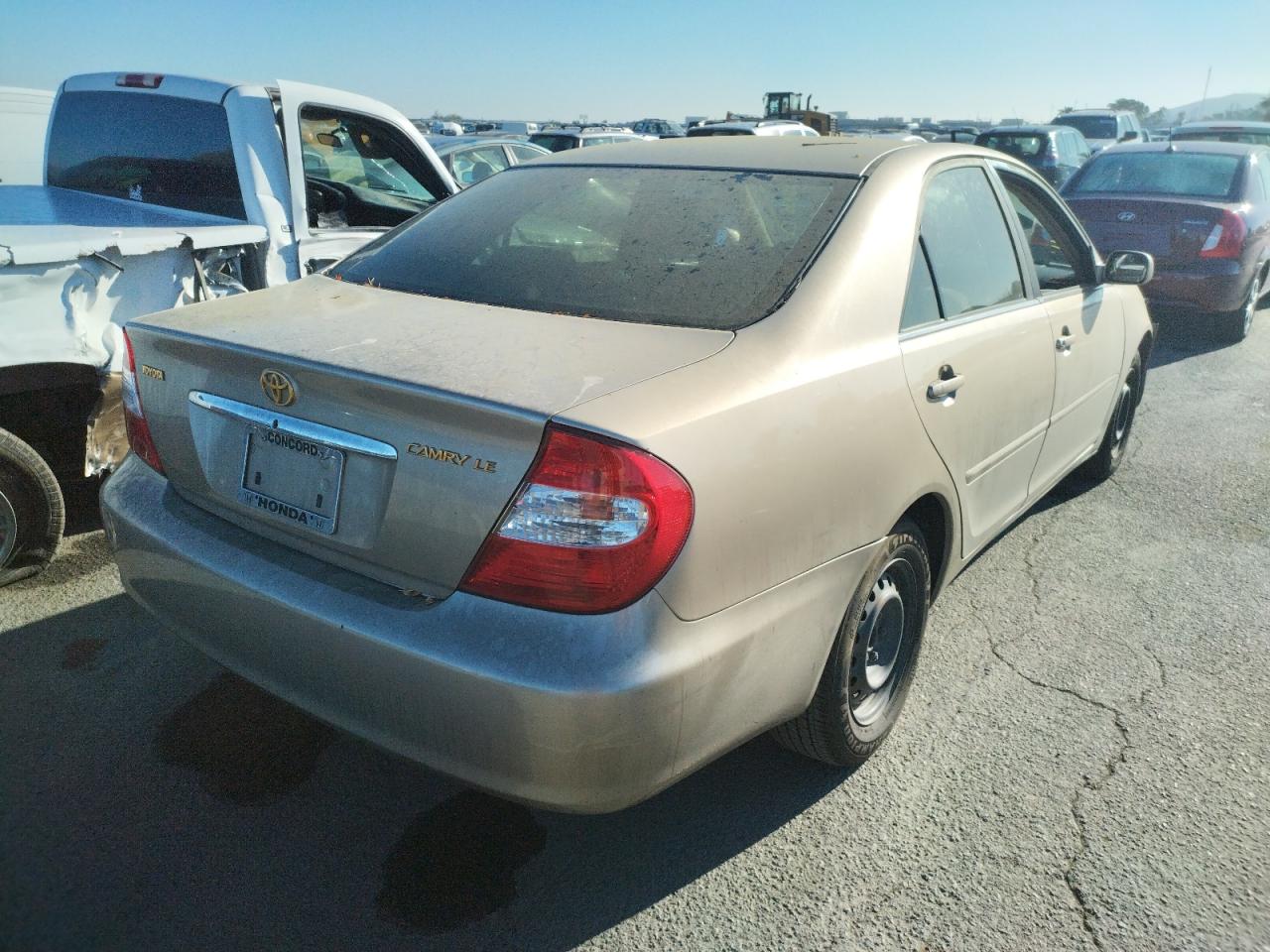 Photo 4 from auction – 2002 TOYOTA CAMRY LE with VIN JTDBE32K220101747