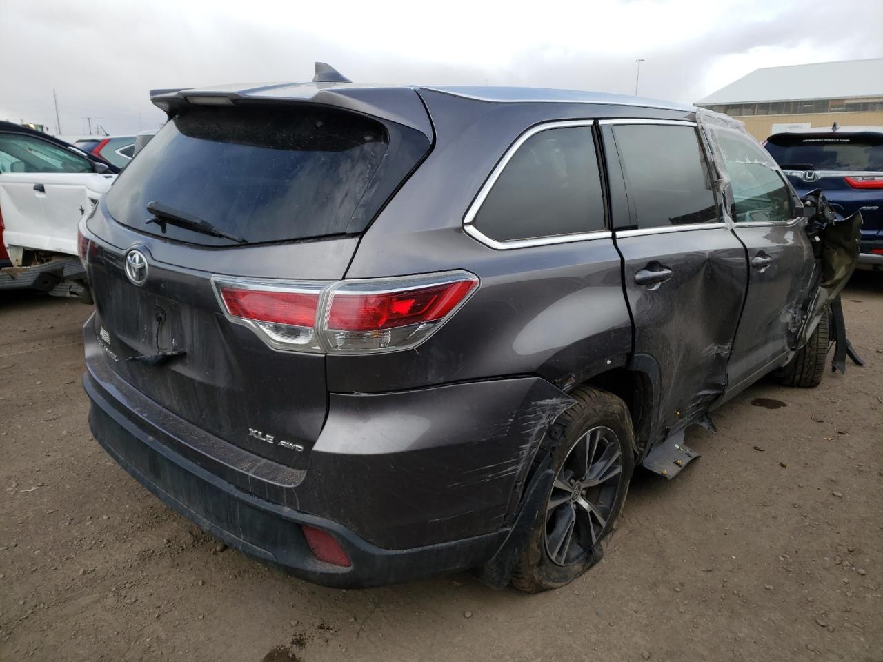 Photo 4 from auction – 2016 TOYOTA HIGHLANDER with VIN 5TDJKRFH7GS281611