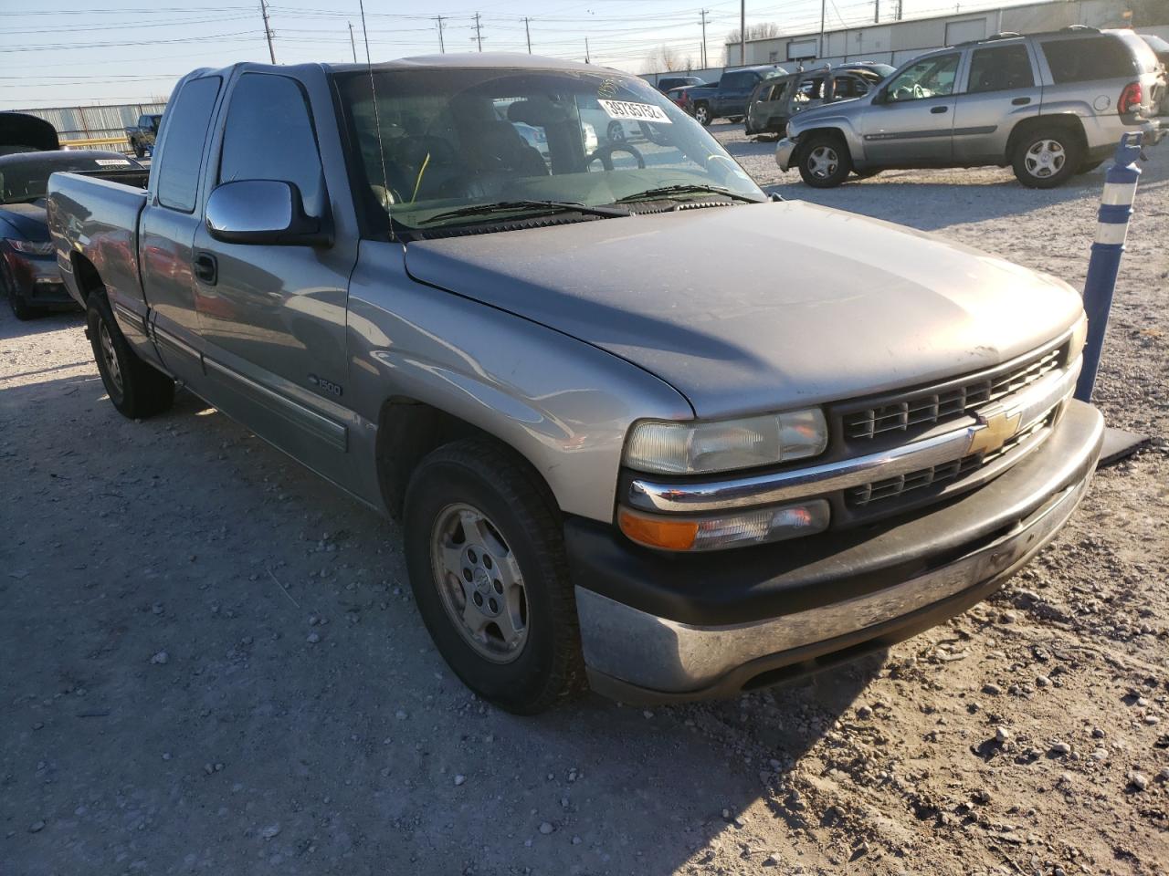 CHEVROLET SILVERADO 2002 with VIN 2GCEC19TX21245573 - Photo from auction