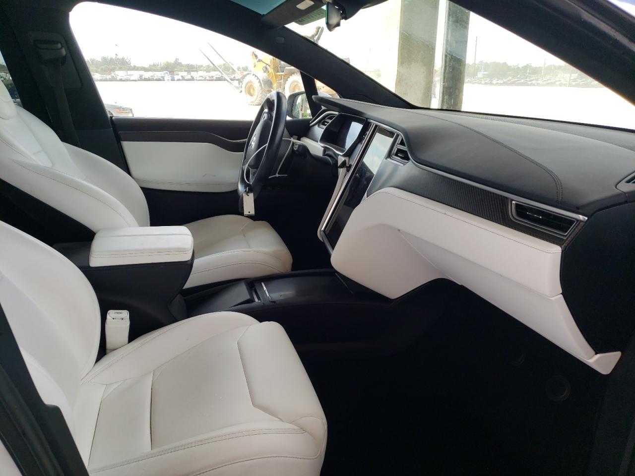 Photo 5 from auction – 2017 TESLA MODEL X with VIN 5YJXCBE2XHF063695