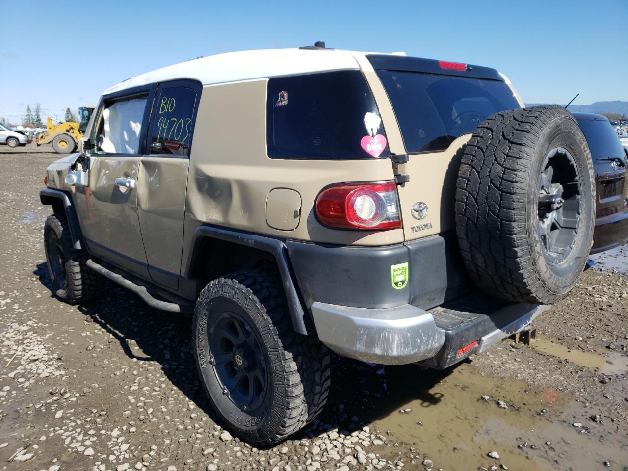 Photo 3 from auction – 2012 TOYOTA FJ CRUISER with VIN JTEBU4BF6CK129192