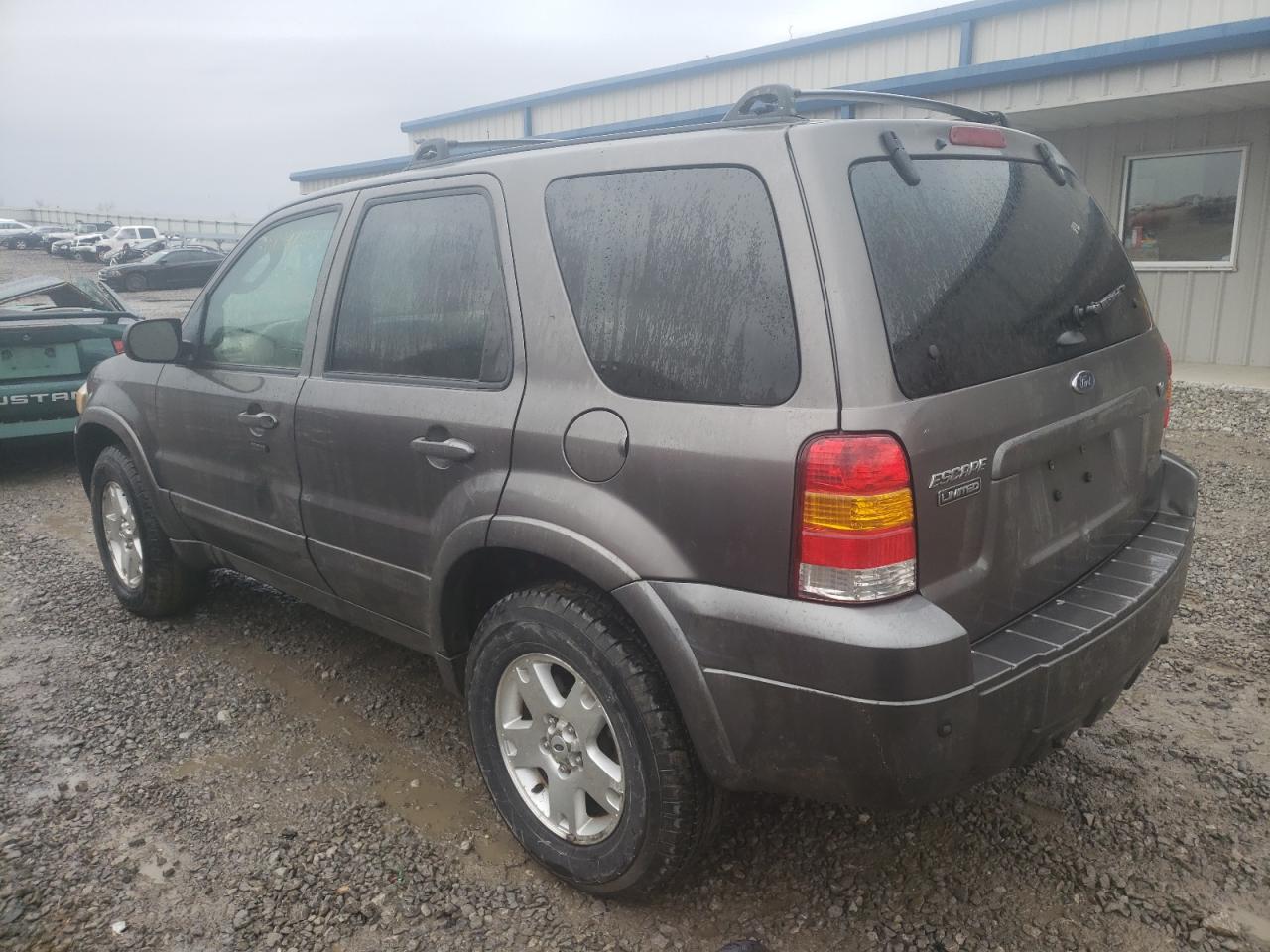 Photo 3 from auction – 2006 FORD ESCAPE LIM with VIN 1FMCU94116KC12178