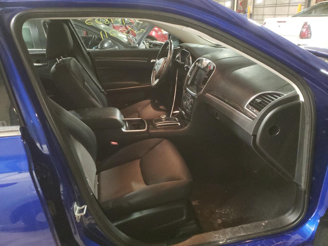 Photo 5 from auction – 2019 CHRYSLER 300 TOURIN with VIN 2C3CCARG5KH581220