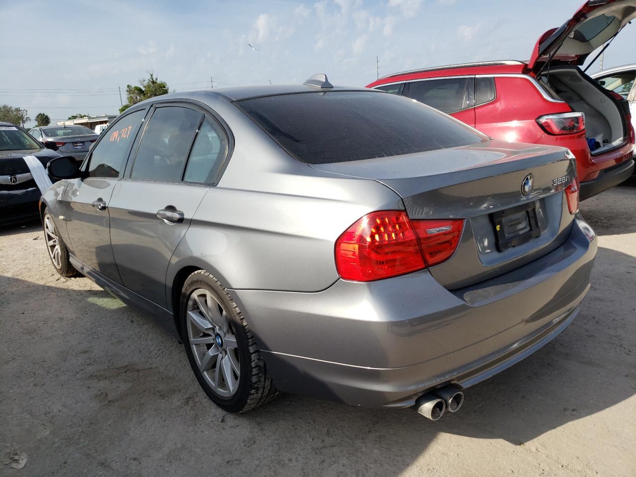 Photo 3 from auction – 2010 BMW 328 I with VIN WBAPH7G59ANM52693