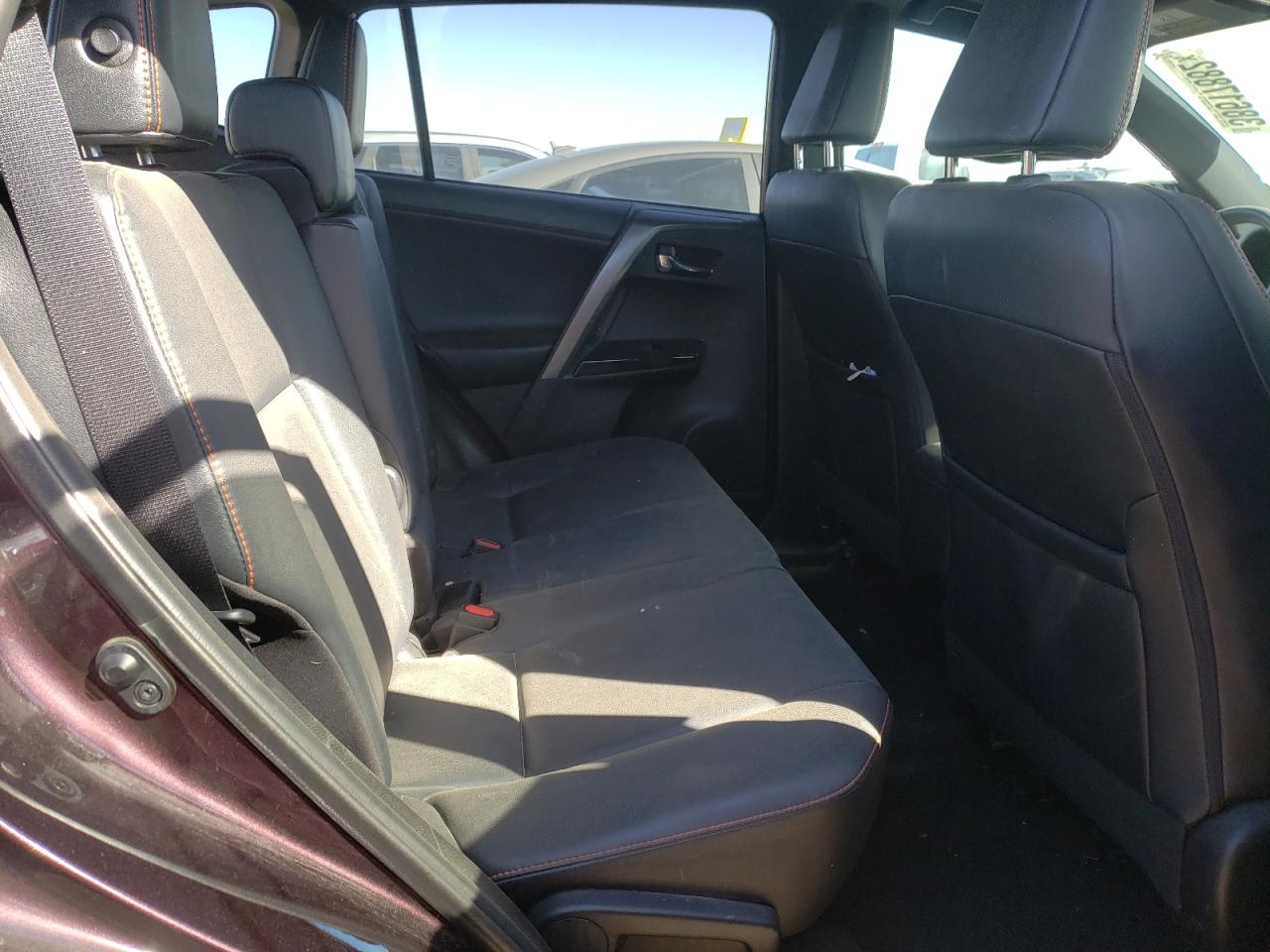 Photo 6 from auction – 2016 TOYOTA RAV4 SE with VIN 2T3JFREV9GW458430