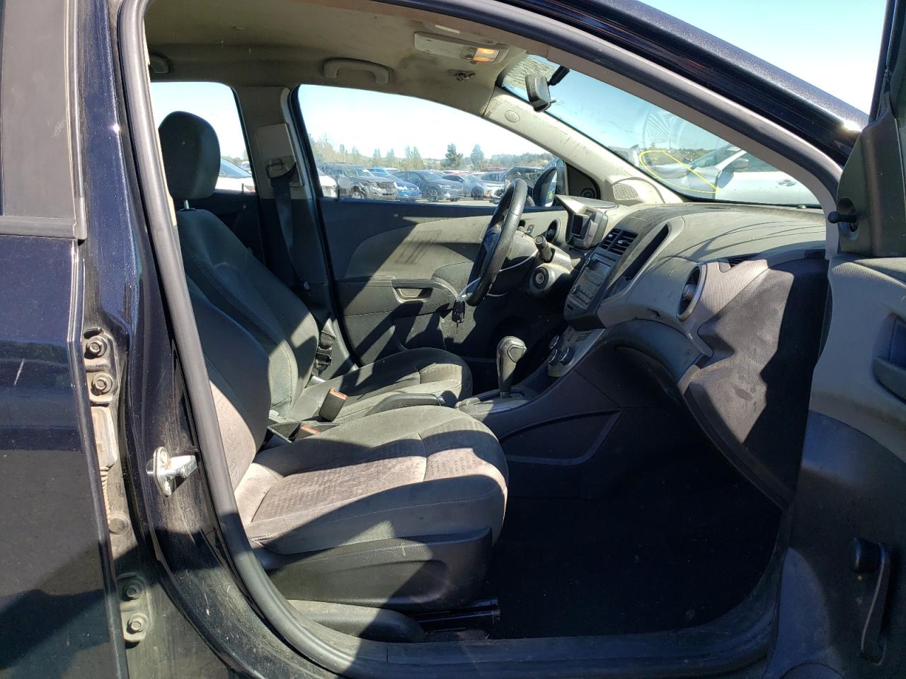Photo 5 from auction – 2015 CHEVROLET SONIC LS with VIN 1G1JA5SG9F4138638