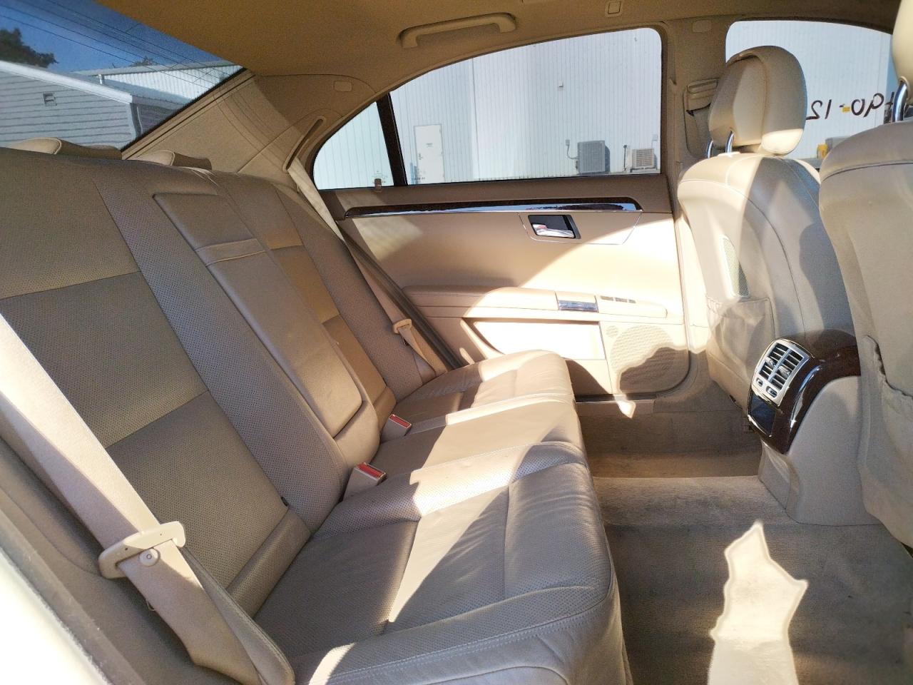 Photo 6 from auction – 2012 MERCEDES-BENZ S 550 with VIN WDDNG7DB3CA424847