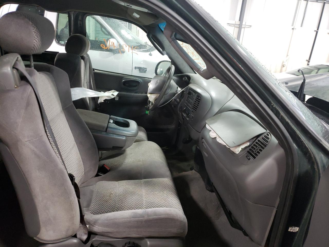Photo 5 from auction – 2002 FORD F150 with VIN 2FTRX18L12CA67743