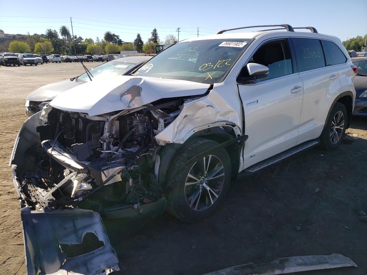 Photo 2 from auction – 2017 TOYOTA HIGHLANDER with VIN 5TDBGRFH2HS033676