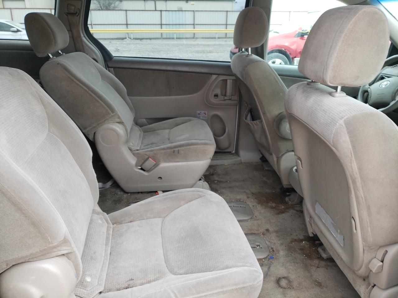 Photo 6 from auction – 2005 TOYOTA SIENNA CE with VIN 5TDZA23C65S384893