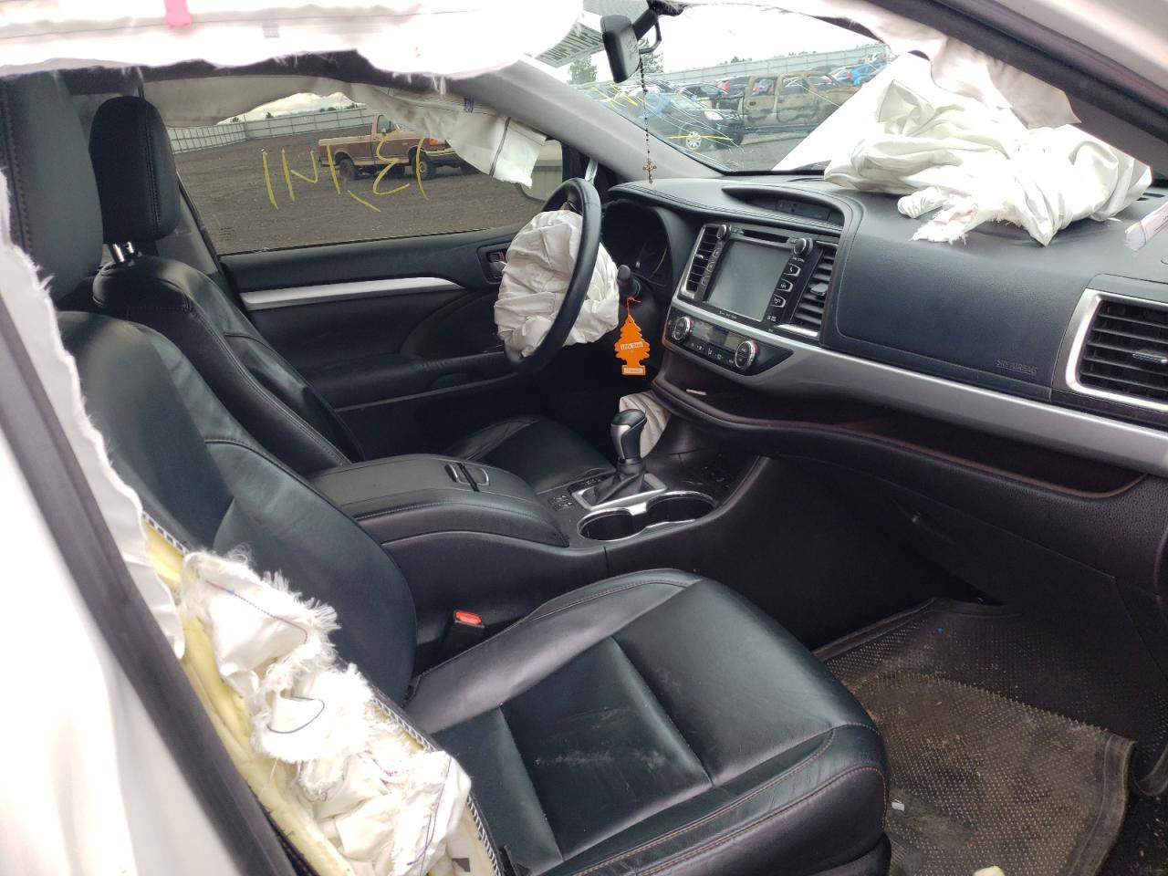 Photo 5 from auction – 2016 TOYOTA HIGHLANDER with VIN 5TDJKRFH4GS273756