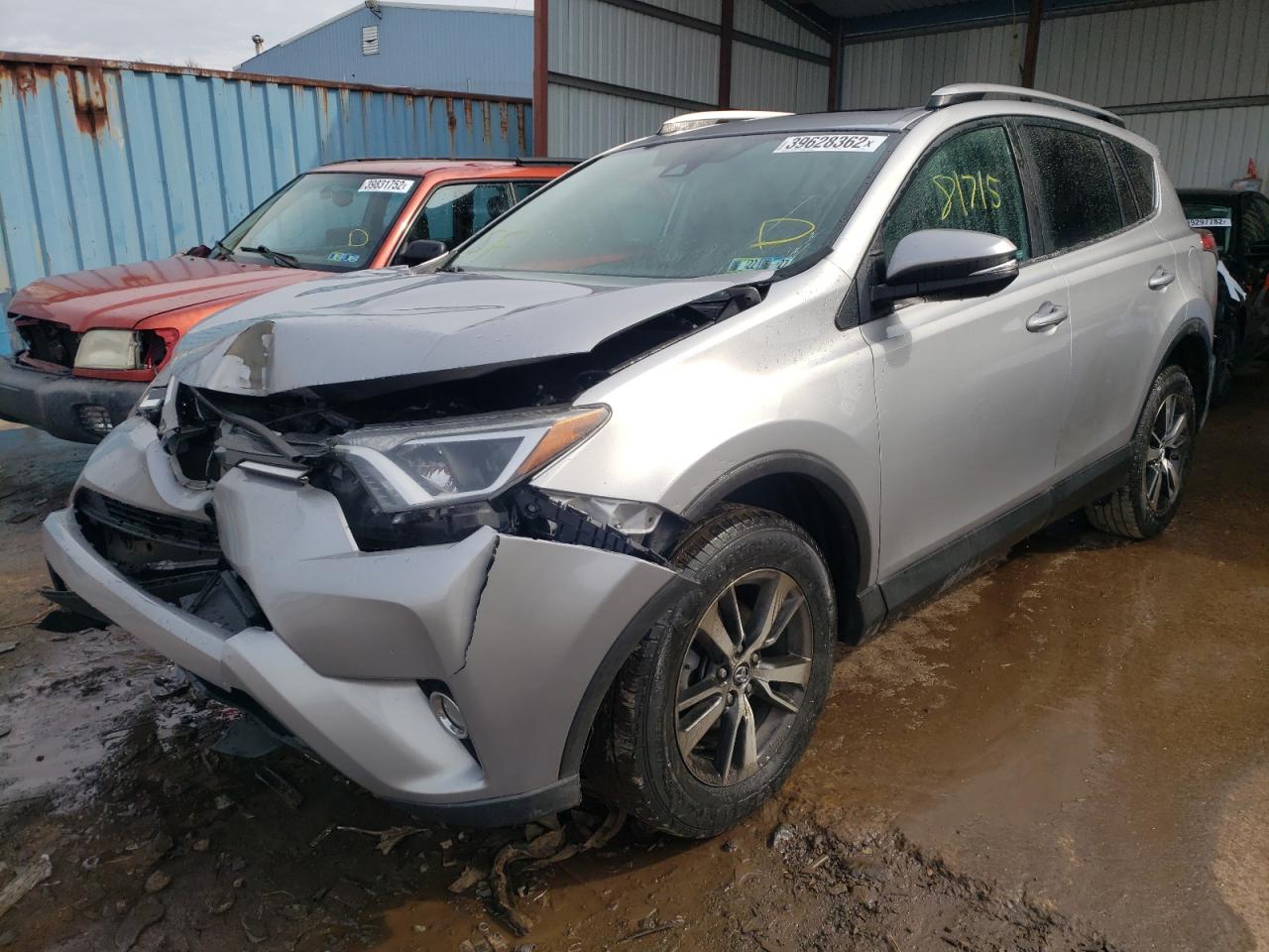 Photo 2 from auction – 2017 TOYOTA RAV4 XLE with VIN 2T3RFREV5HW632529