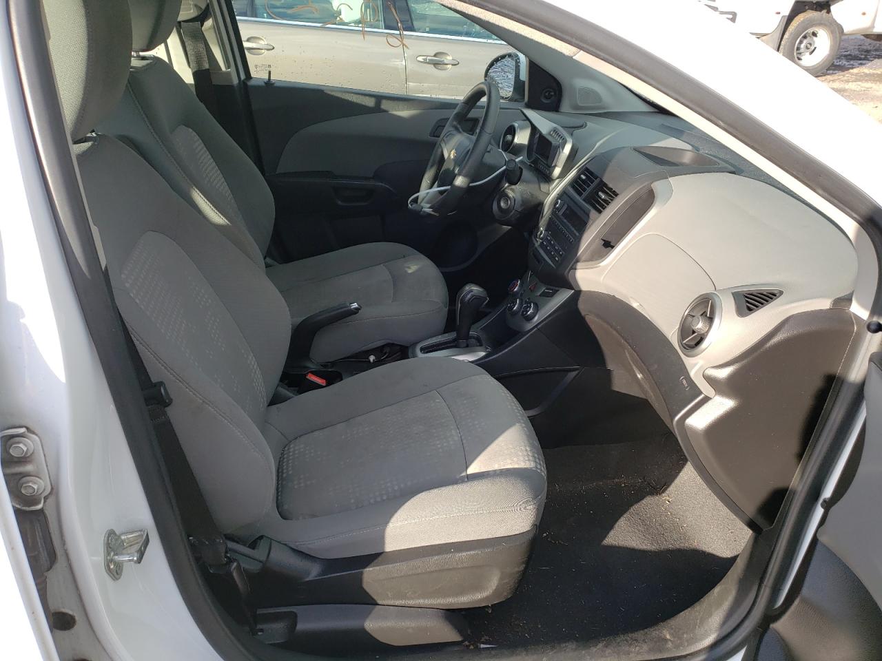 Photo 5 from auction – 2015 CHEVROLET SONIC LS with VIN 1G1JA5SH4F4220012