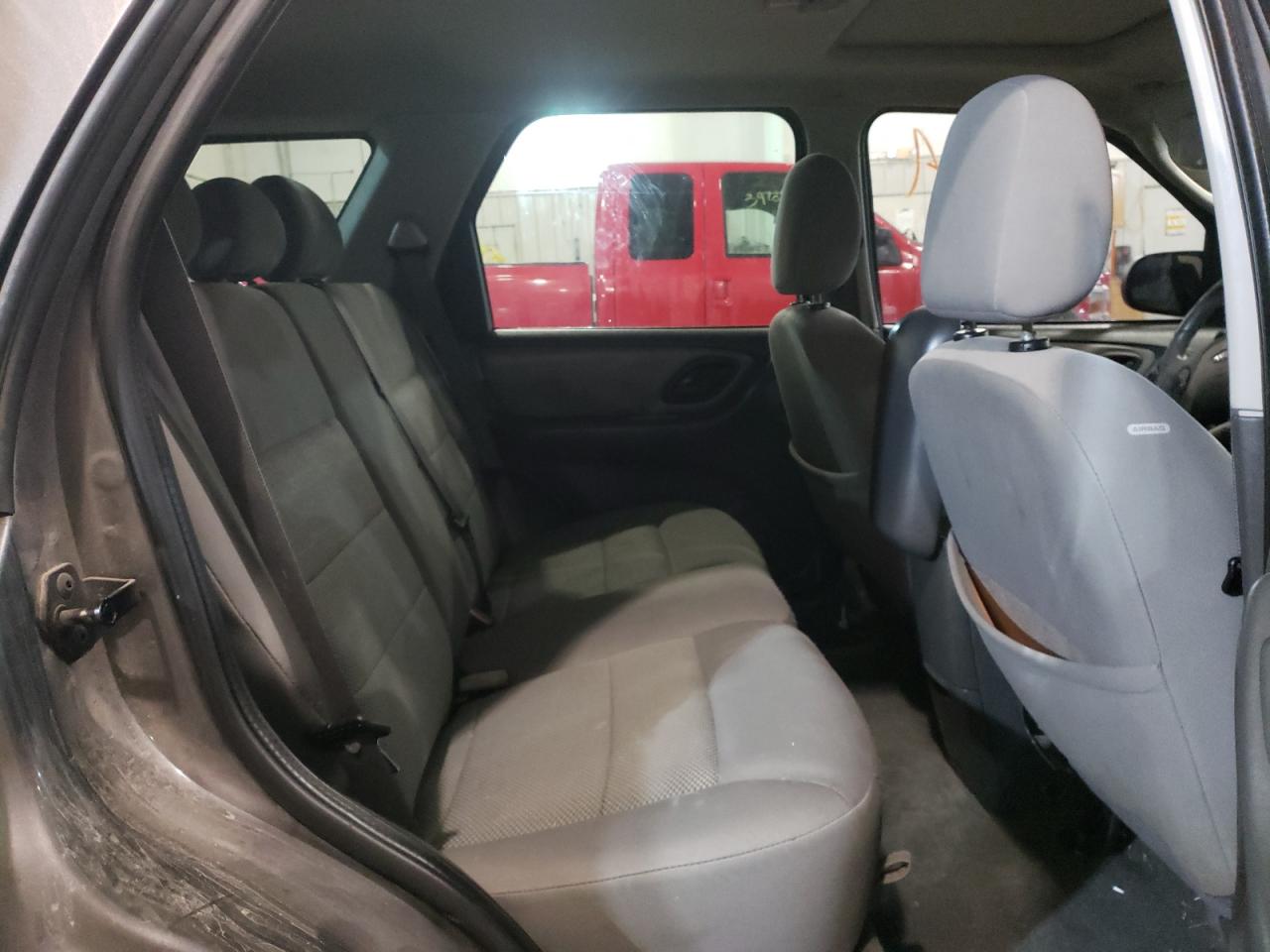Photo 6 from auction – 2005 FORD ESCAPE XLT with VIN 1FMCU03145KC05401
