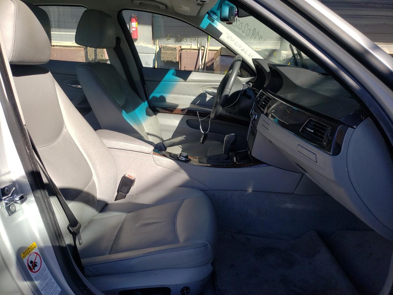 Photo 5 from auction – 2007 BMW 3 SERIES with VIN WBAVA33547KX78759