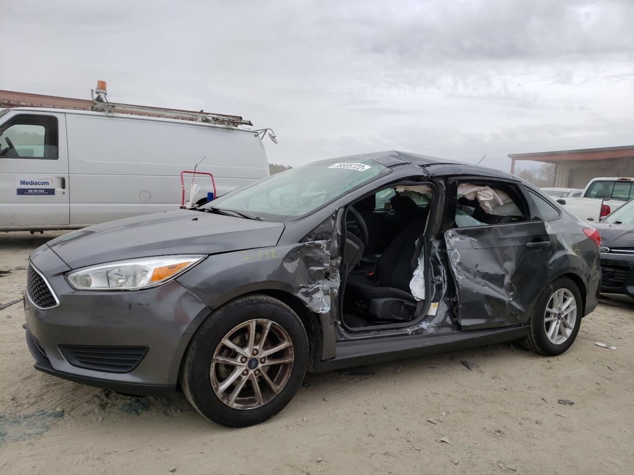 Photo 2 from auction – 2018 FORD FOCUS SE with VIN 1FADP3F29JL315103