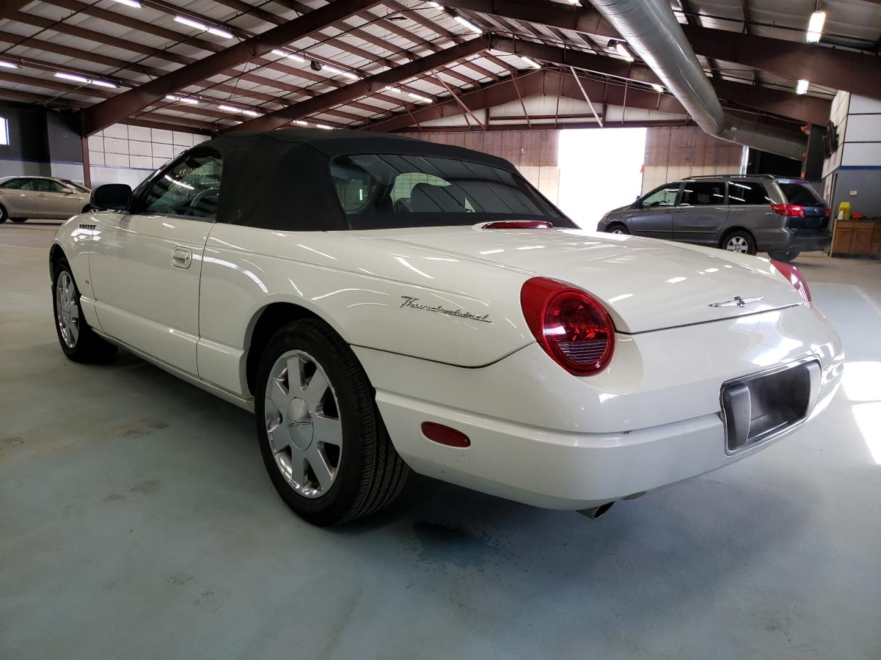 Foto 3 de la subasta – 2003 FORD THUNDERBIR con VIN 1FAHP60A33Y112328