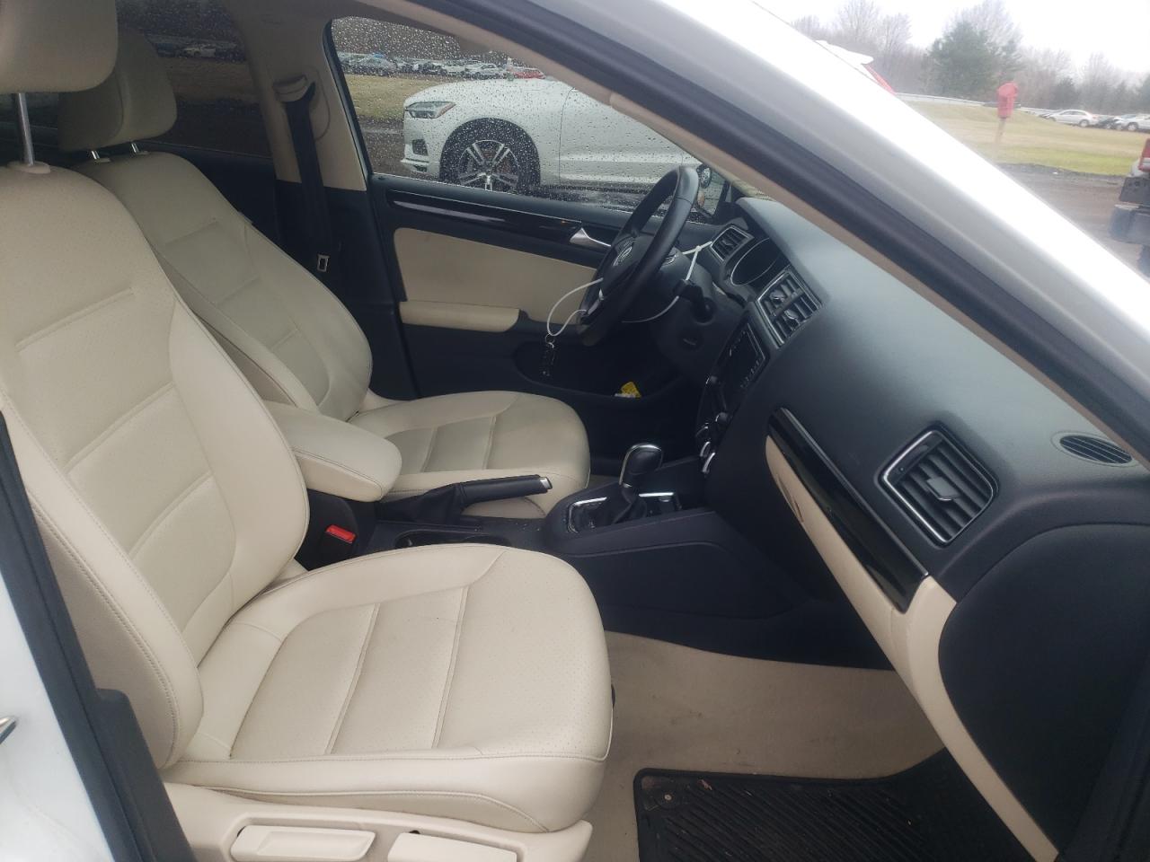 Photo 5 from auction – 2016 VOLKSWAGEN JETTA SEL with VIN 3VWL17AJ5GM248906