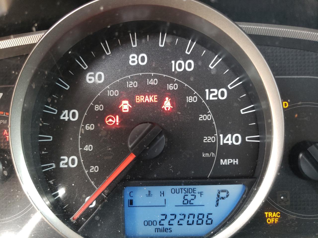 Photo 13 from auction – 2015 TOYOTA RAV4 XLE with VIN JTMRFREVXFD165800