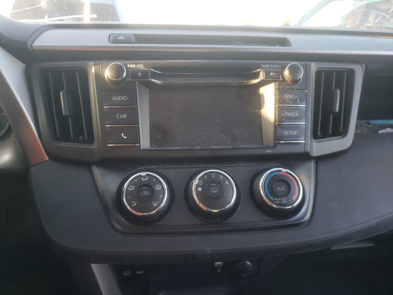 Photo 9 from auction – 2016 TOYOTA RAV4 LE with VIN JTMZFREV5GJ080947