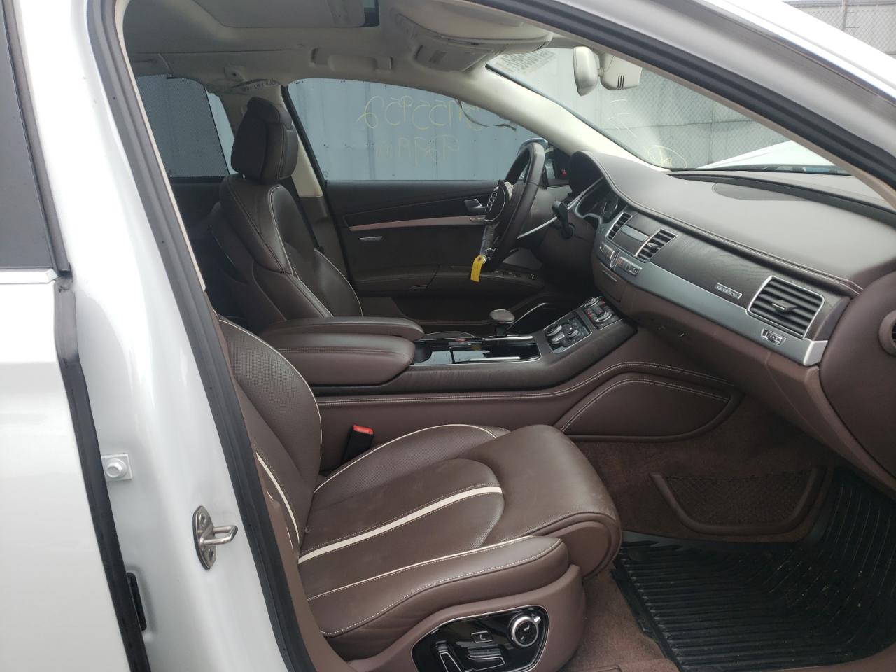 Photo 5 from auction – 2014 AUDI S8 QUATTRO with VIN WAUD2AFD5EN014835