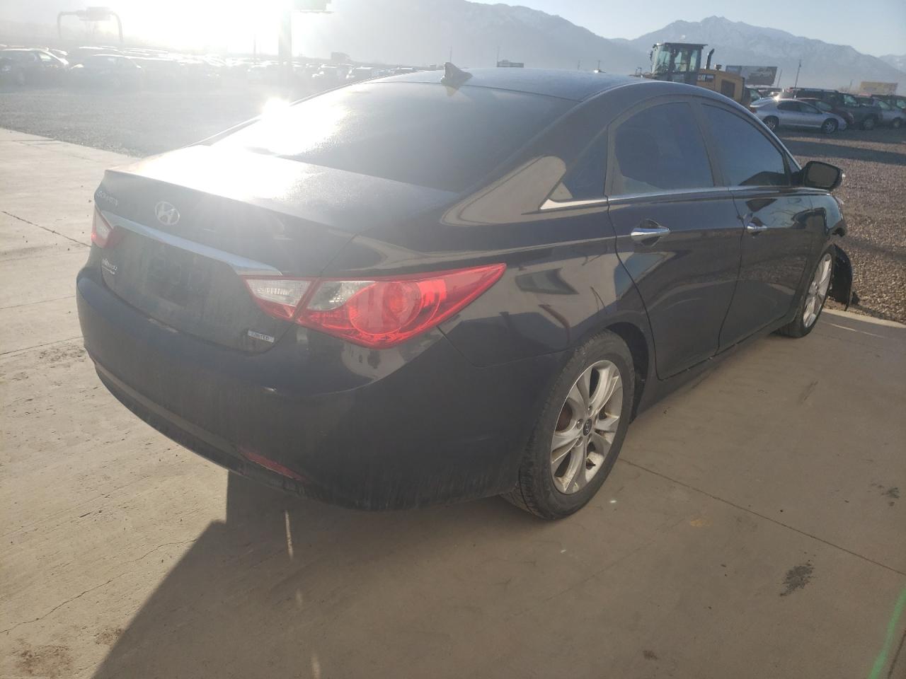 Photo 4 from auction – 2011 HYUNDAI SONATA SE with VIN 5NPEC4AC6BH038853