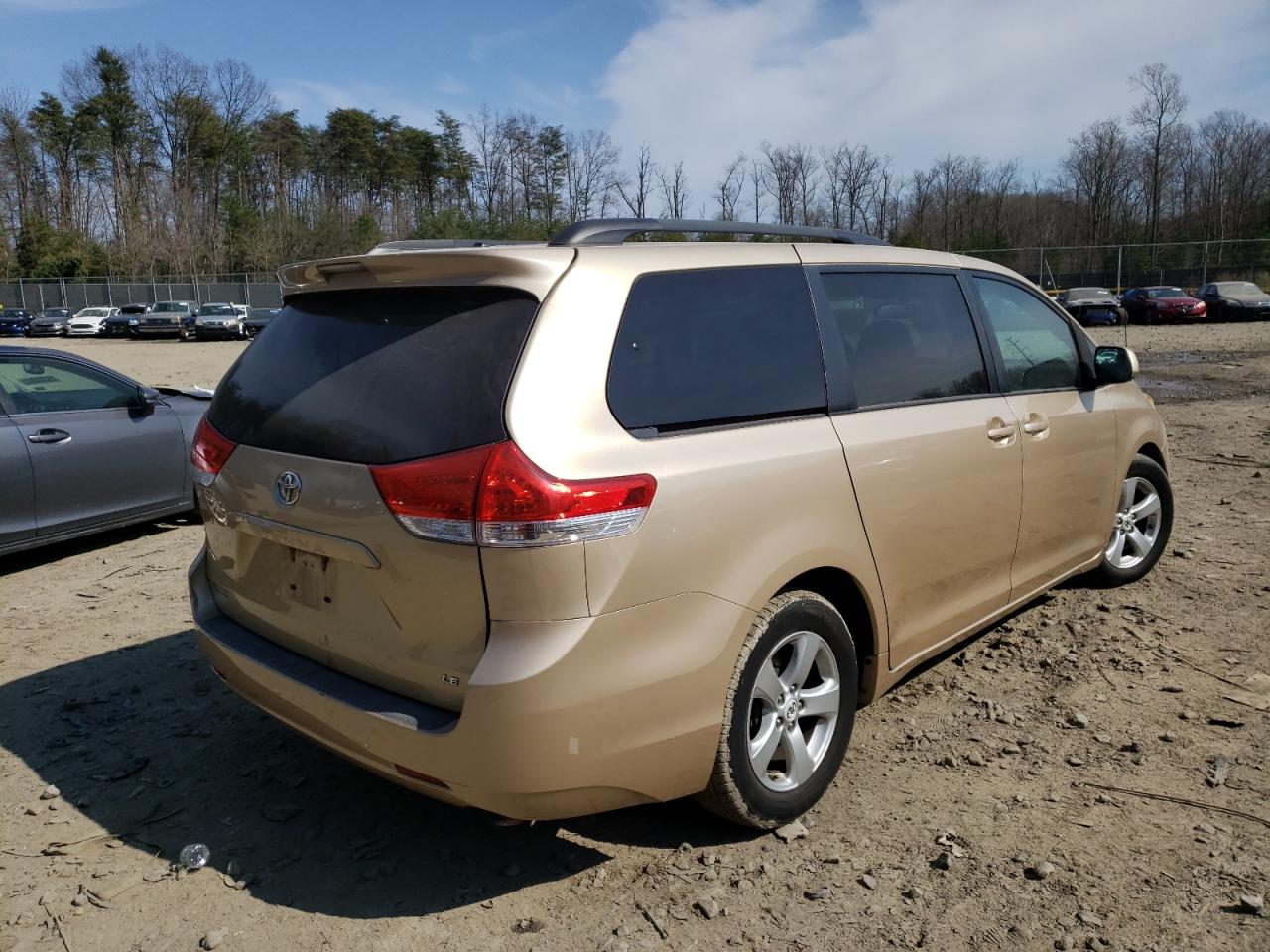 Photo 4 from auction – 2011 TOYOTA SIENNA LE with VIN 5TDKK3DC3BS016072
