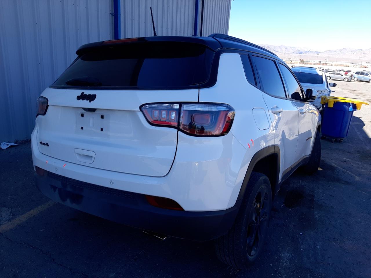 Фото 4 с аукциона – 2019 JEEP COMPASS LA с VIN 3C4NJDBB0KT745054
