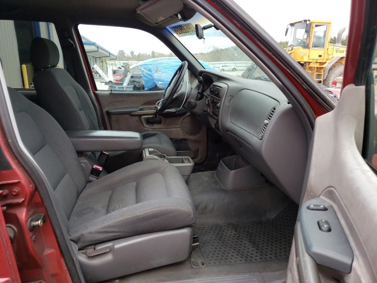 Photo 5 from auction – 2001 FORD EXPLORER S with VIN 1FMZU77EX1UA81570