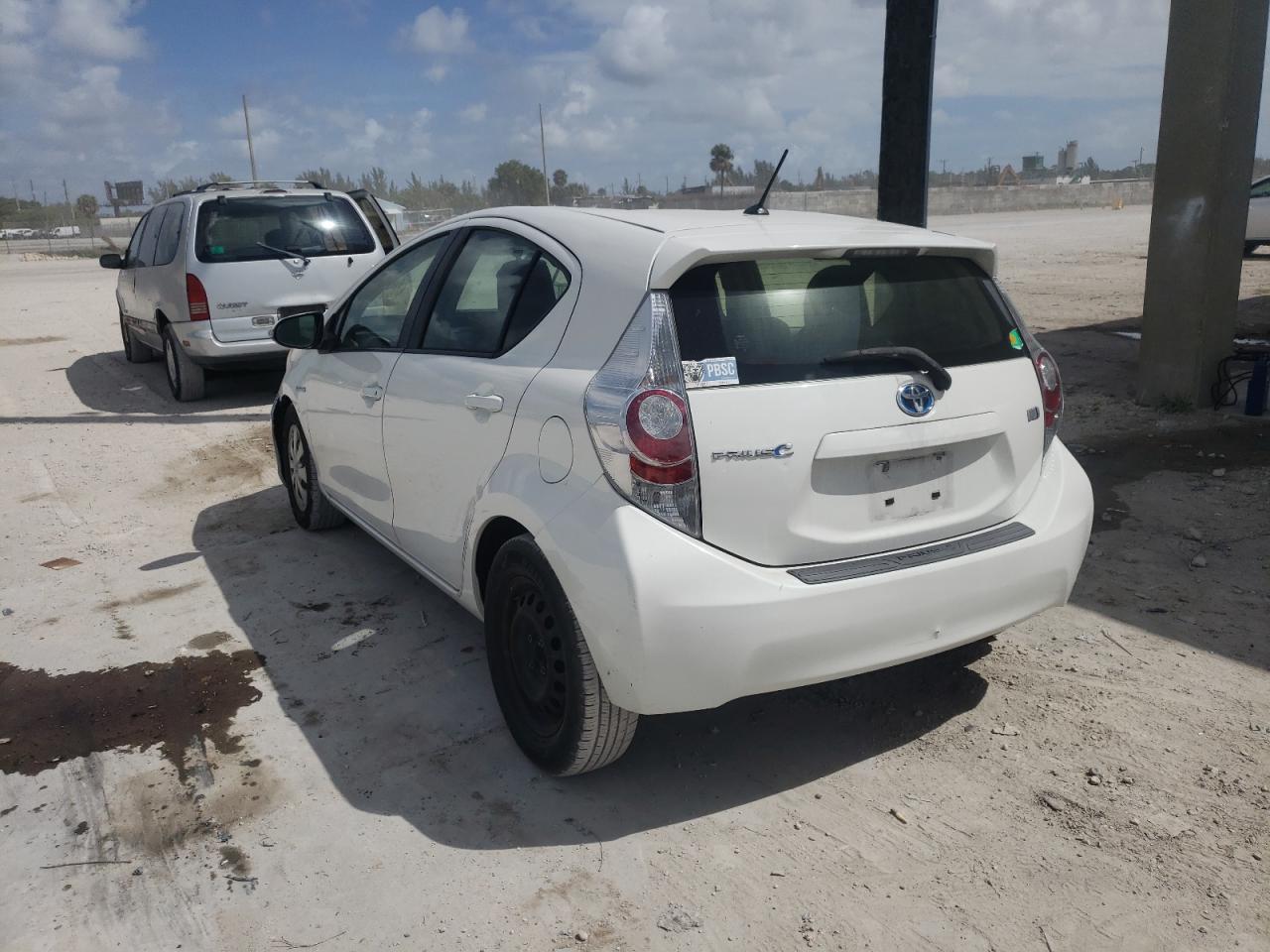 Photo 3 from auction – 2012 TOYOTA PRIUS C with VIN JTDKDTB3XC1507038